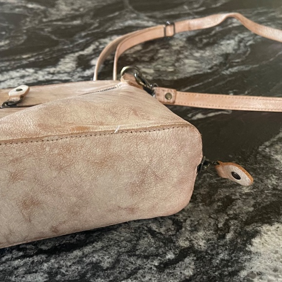 BedStu Ventura Crossbody Bag - Picture 6 of 6
